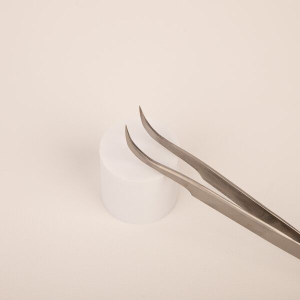 Pinza Para Extensión de Pestañas Plateada City Girl