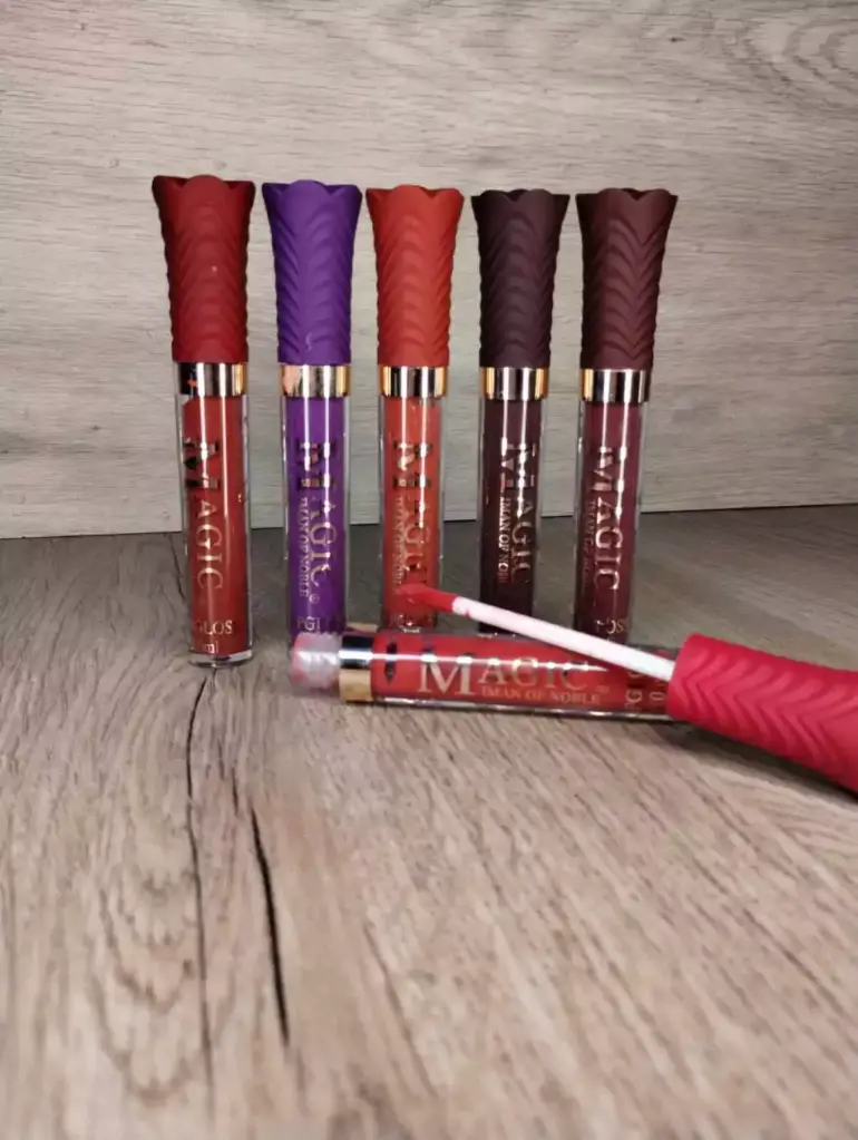 Labial liquido MAGIC forma rosa Iman of noble