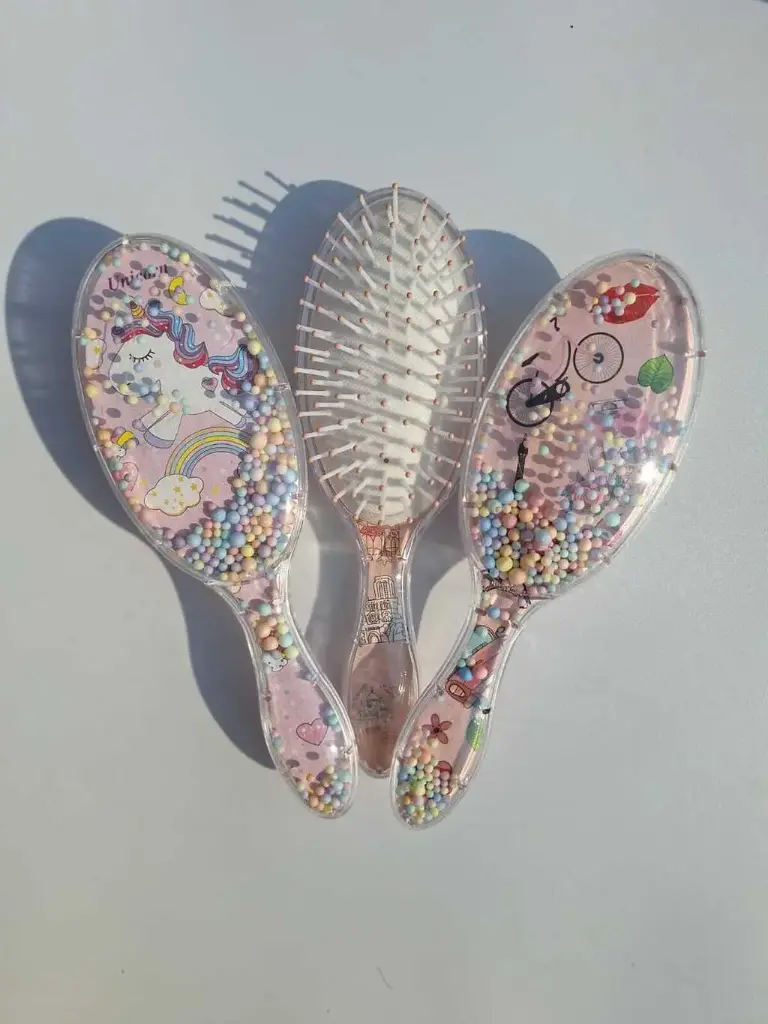 Cepillo para el pelo INFANTIL OVALADO CON DISEÑO SURTIDO 