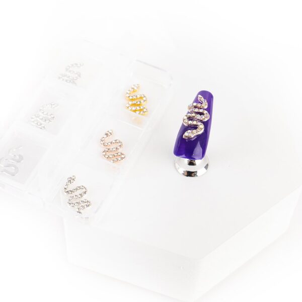 DECORACIÓN PARA UÑAS SERPIENTE