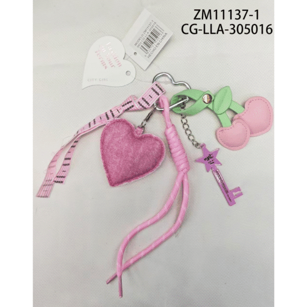 llavero charm corazón y cerezas