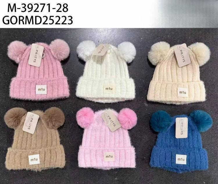 gorro de lana con pompones dobles