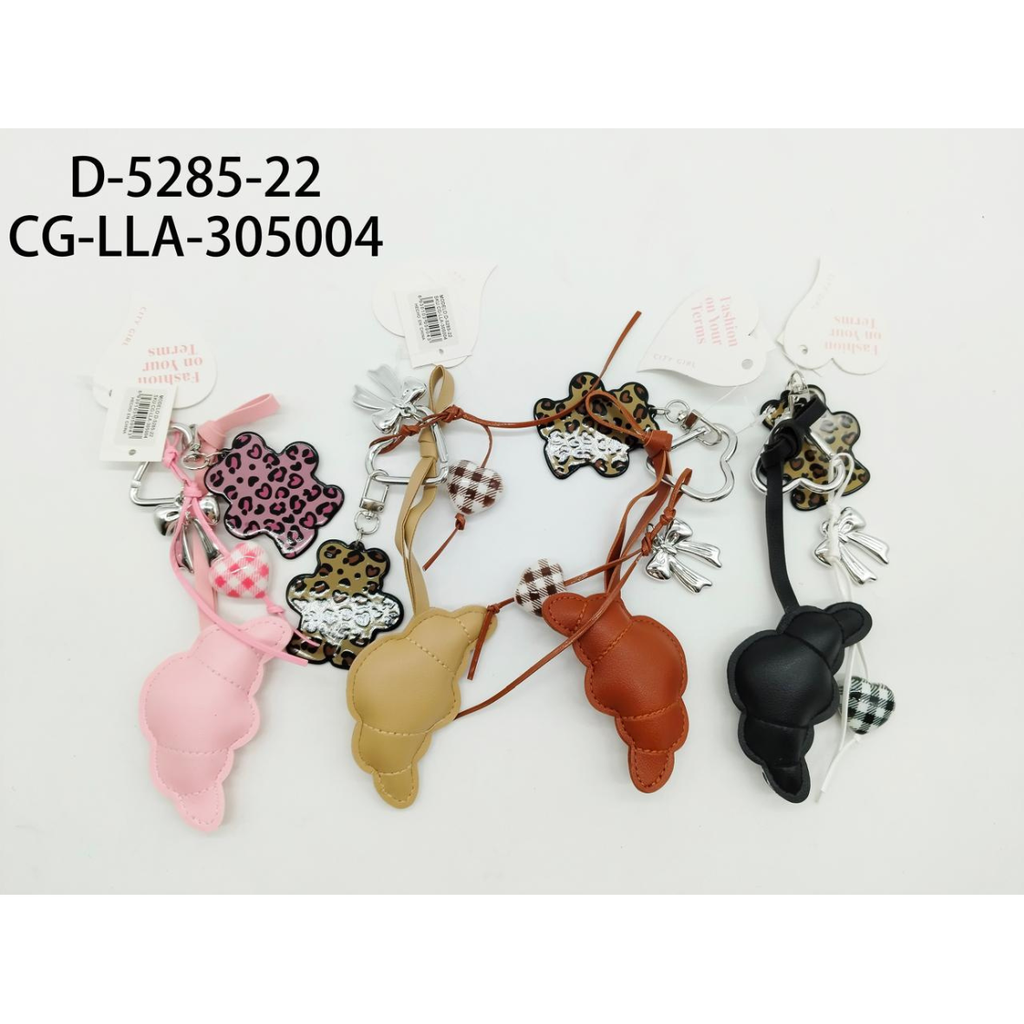 [PG-D-5285-22] LLAVERO CHARM CROISSANT CITY GIRL