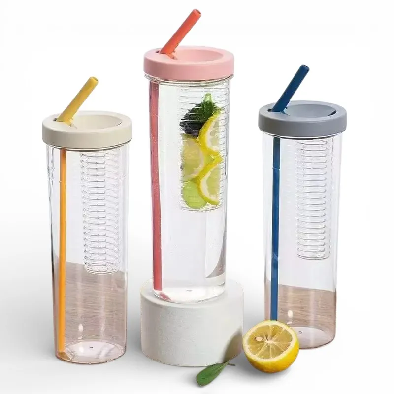 BOTELLA CON INFUSOR PARA FRUTAS 700ML