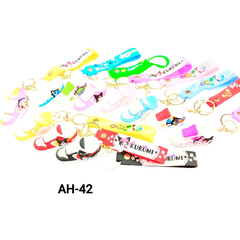 LLAVERO ZAPATILLAS PERSONAJES X1U.