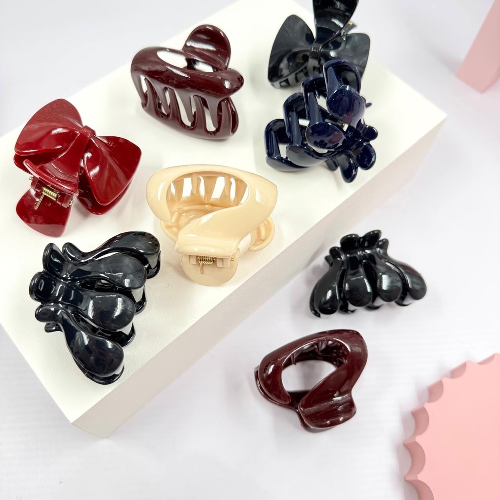 [PY-C-3132] BROCHE DISTINTOS MODELO X PAQUETE 12PCS.