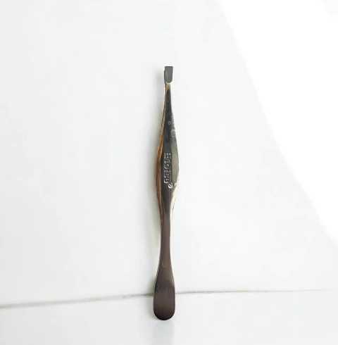 [PL-020433] Pinza para las cejas plateada ELOISE ___ PACK X12